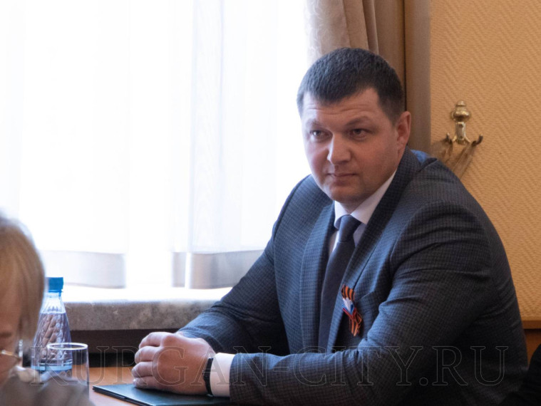 Временно исполняющим полномочия главы города Кургана назначен первый заместитель главы города Кургана Антон Науменко.